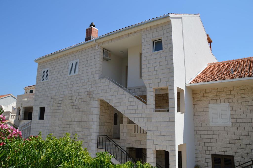 Apartments Biserka Bol Bagian luar foto