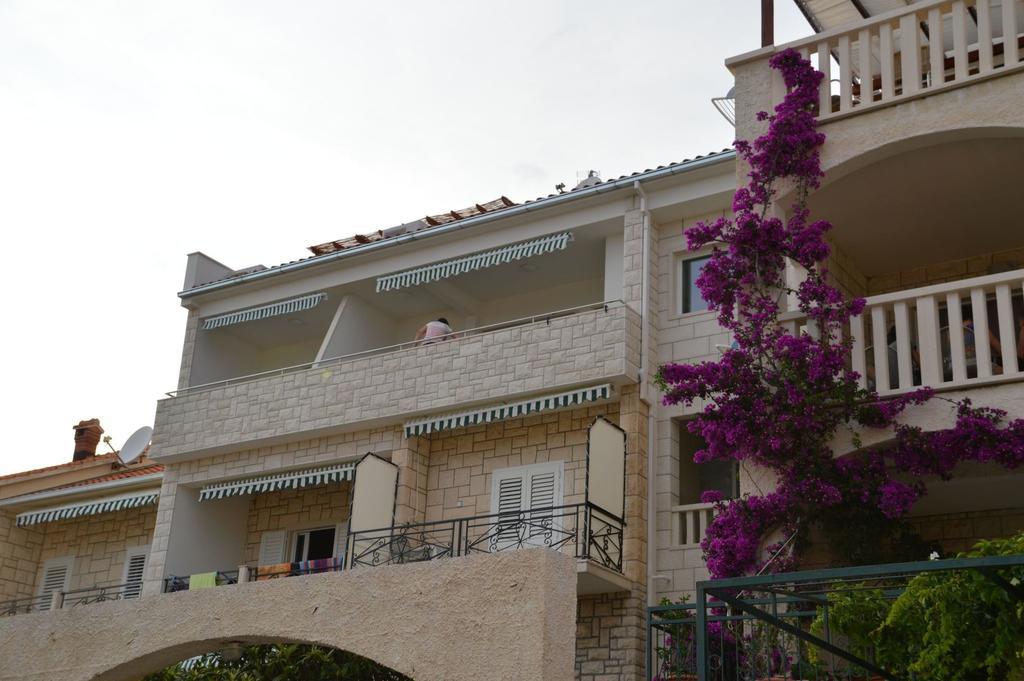 Apartments Biserka Bol Bagian luar foto